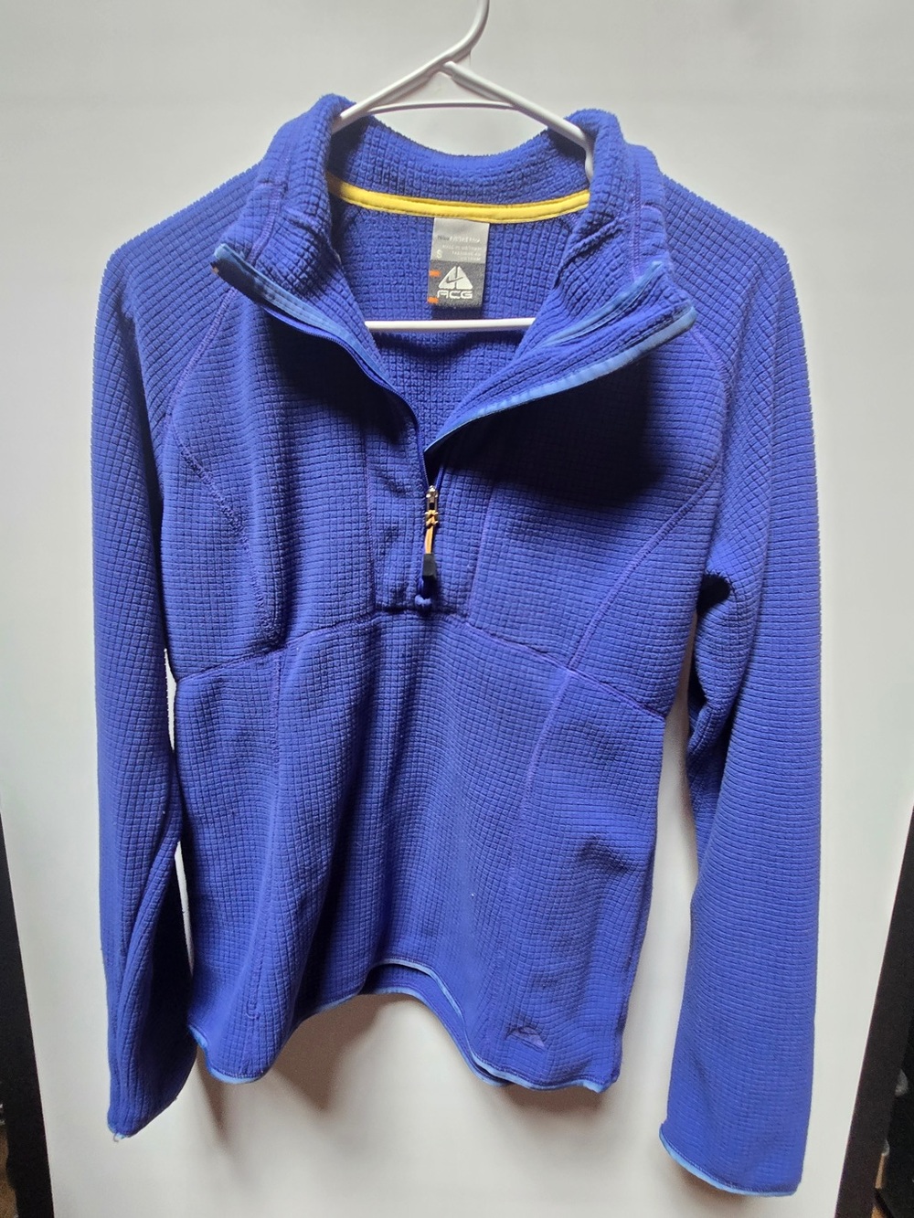 Nike ACG Women's Quarter-Zip Pullover - Small